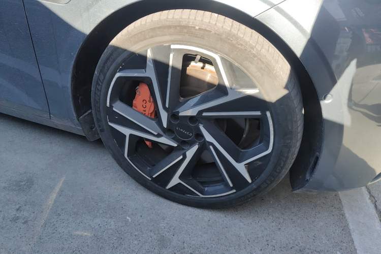 Used Lynk & Co Z10 2025 95 kWh 702 km All-Wheel Drive Intelligent Driving Ultra Right Front Wheel Hub