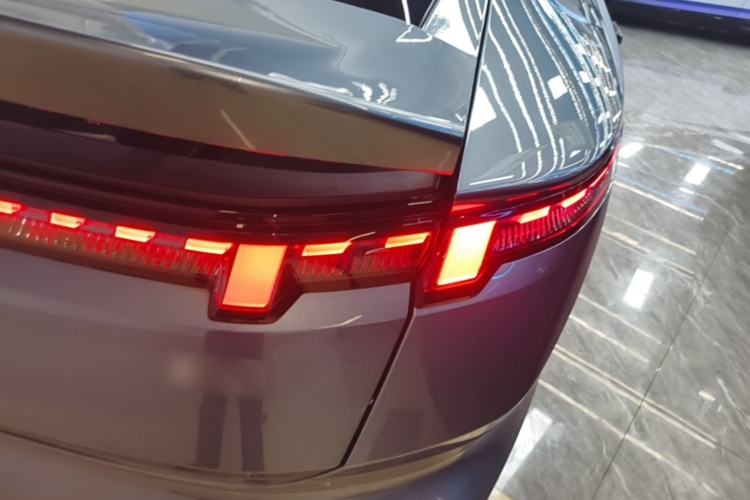 Used Lynk & Co Z10 2025 95 kWh 702 km All-Wheel Drive Intelligent Driving Ultra Right Rear Taillight