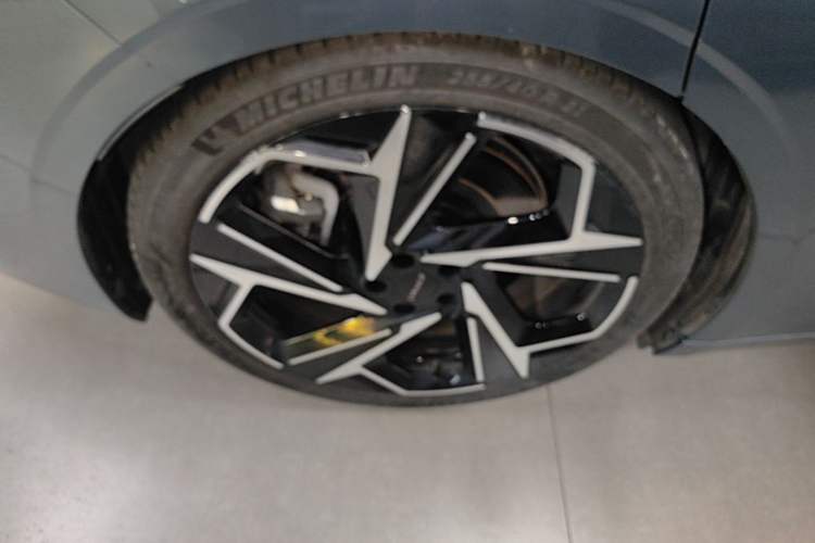 Used Lynk & Co Z10 2025 95 kWh 702 km All-Wheel Drive Intelligent Driving Ultra Right Rear Wheel Hub