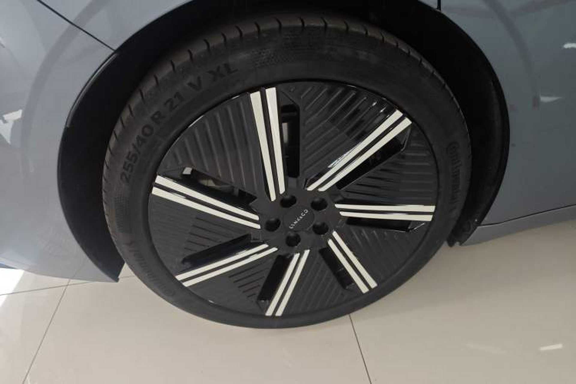 Used Lynk & Co Z10 2025 95 kWh 806 km Range Rear-Wheel Drive Advanced Driver-Assistance System Max Right Rear Wheel Hub