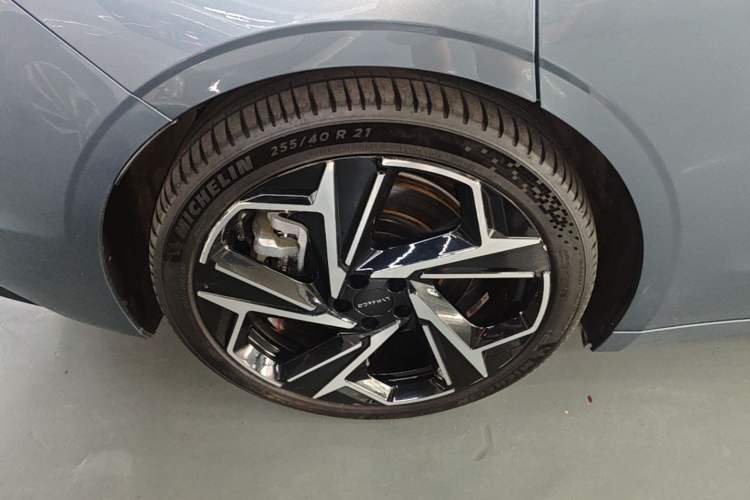 Used Lynk & Co Z10 2025 95 kWh 702 km All-Wheel Drive Intelligent Driving Ultra Right Rear Wheel Hub