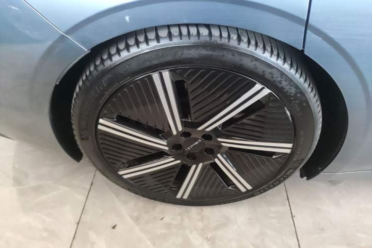 Used Lynk & Co Z10 2025 95 kWh 702 km All-Wheel Drive Intelligent Driving Ultra Right Rear Wheel Hub