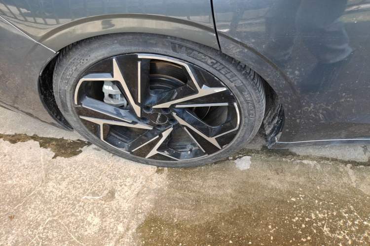 Used Lynk & Co Z10 2025 95 kWh 702 km All-Wheel Drive Intelligent Driving Ultra Right Rear Wheel Hub
