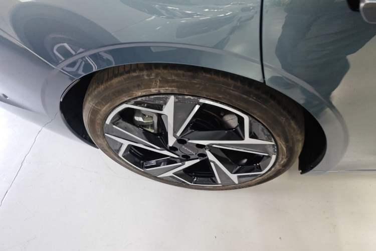 Used Lynk & Co Z10 2025 95 kWh 702 km All-Wheel Drive Intelligent Driving Ultra Right Rear Wheel Hub