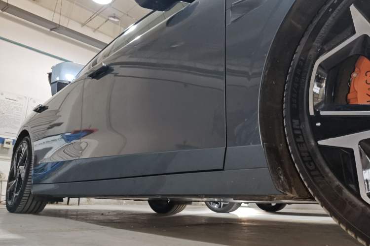 Used Lynk & Co Z10 2025 95 kWh 702 km All-Wheel Drive Intelligent Driving Ultra Right Side Sill
