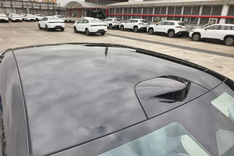 Used Lynk & Co Z10 2025 95 kWh 806 km Range Rear-Wheel Drive Advanced Driver-Assistance System Max Roof