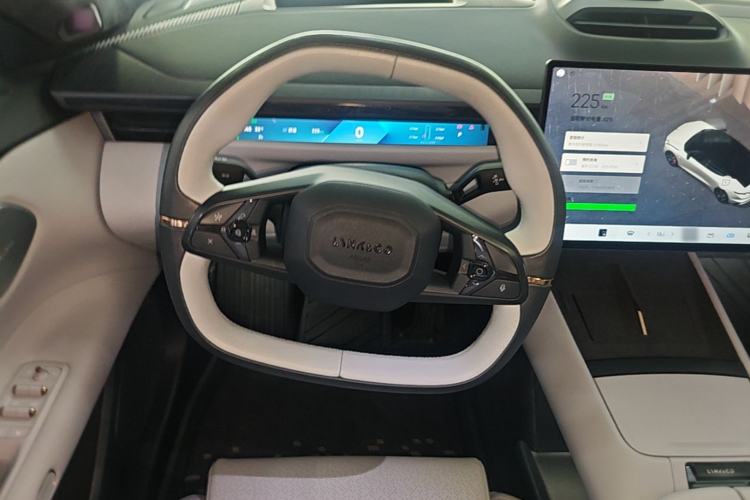Used Lynk & Co Z10 2025 95 kWh 702 km All-Wheel Drive Intelligent Driving Ultra Steering Wheel