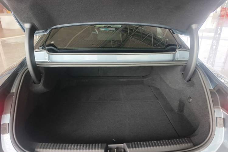 Used Lynk & Co Z10 2025 95 kWh 806 km Range Rear-Wheel Drive Advanced Driver-Assistance System Max Trunk