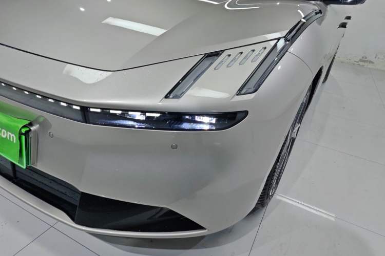 Used Lynk & Co Z10 2025 95 kWh 702 km All-Wheel Drive Intelligent Driving Ultra Left Front Headlight