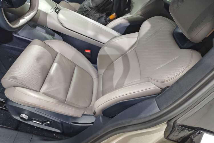Used Lynk & Co Z10 2025 95 kWh 702 km All-Wheel Drive Intelligent Driving Ultra Left Front Seat