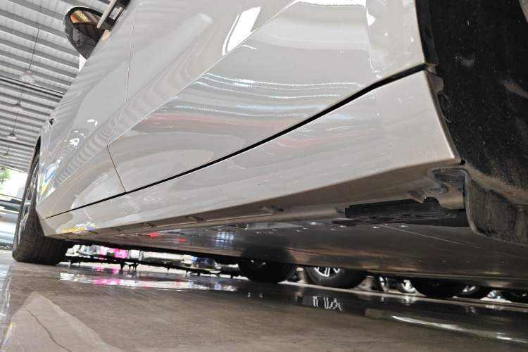 Used Lynk & Co Z10 2025 95 kWh 766 km Range Rear-Wheel Drive Max Left Side Sill