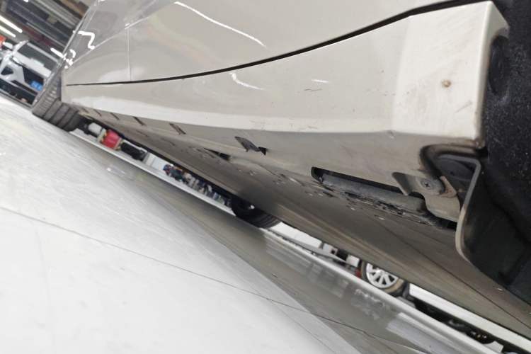 Used Lynk & Co Z10 2025 95 kWh 702 km All-Wheel Drive Intelligent Driving Ultra Left Side Sill