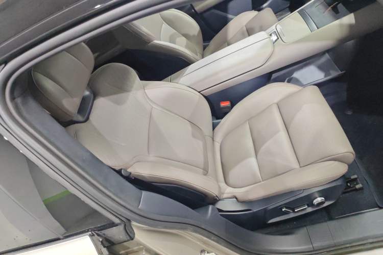 Used Lynk & Co Z10 2025 95 kWh 702 km All-Wheel Drive Intelligent Driving Ultra Right Front Seat