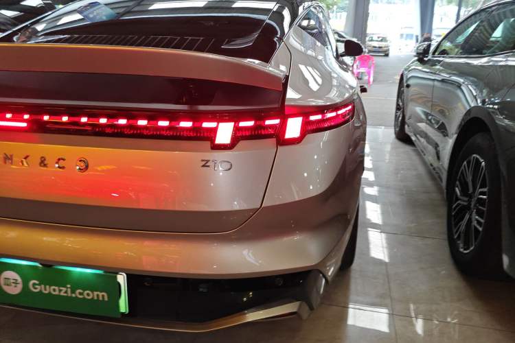Used Lynk & Co Z10 2025 95 kWh 766 km Range Rear-Wheel Drive Max Right Rear Taillight
