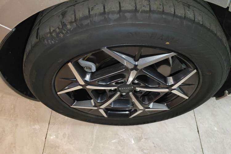 Used Lynk & Co Z10 2025 95 kWh 766 km Range Rear-Wheel Drive Max Right Rear Wheel Hub