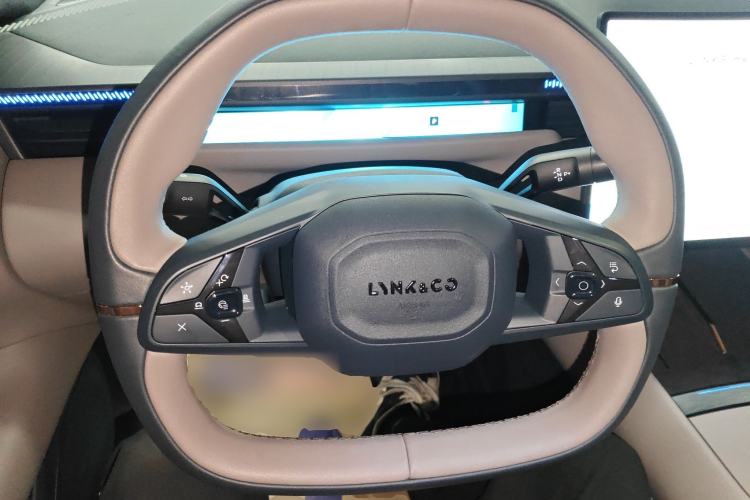 Used Lynk & Co Z10 2025 95 kWh 766 km Range Rear-Wheel Drive Max Steering Wheel