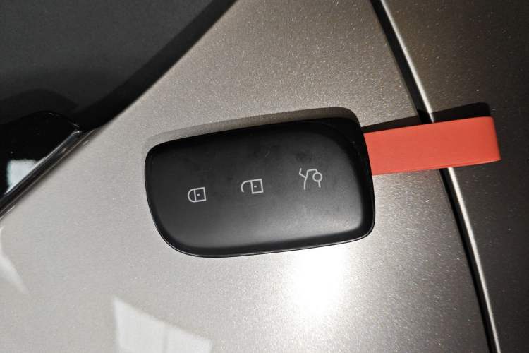 Used Lynk & Co Z10 2025 95 kWh 766 km Range Rear-Wheel Drive Max Vehicle Key