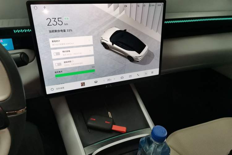 Used Lynk & Co Z10 2025 95 kWh 702 km All-Wheel Drive Intelligent Driving Ultra Audio And AC Panel