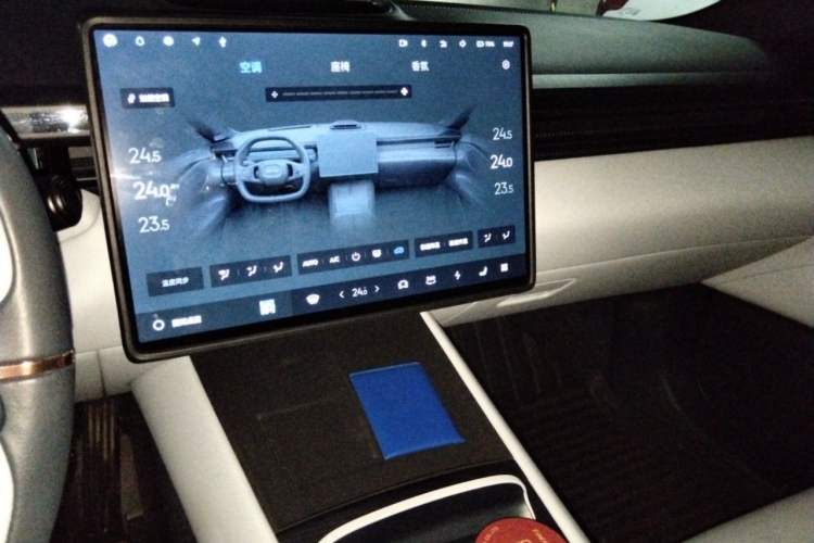 Used Lynk & Co Z10 2025 95 kWh 702 km All-Wheel Drive Intelligent Driving Ultra Audio And AC Panel