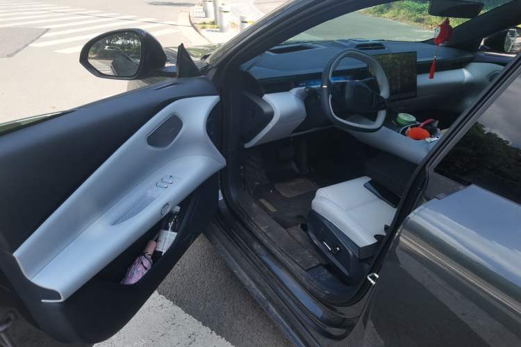 Used Lynk & Co Z10 2025 95 kWh 766 km Range Rear-Wheel Drive Max Driver Seat