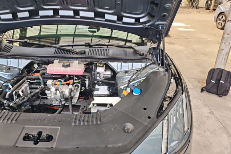 Used Lynk & Co Z10 2025 95 kWh 766 km Range Rear-Wheel Drive Max Engine Bay Left