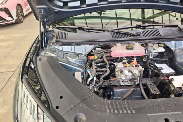 Used Lynk & Co Z10 2025 95 kWh 766 km Range Rear-Wheel Drive Max Engine Bay Right