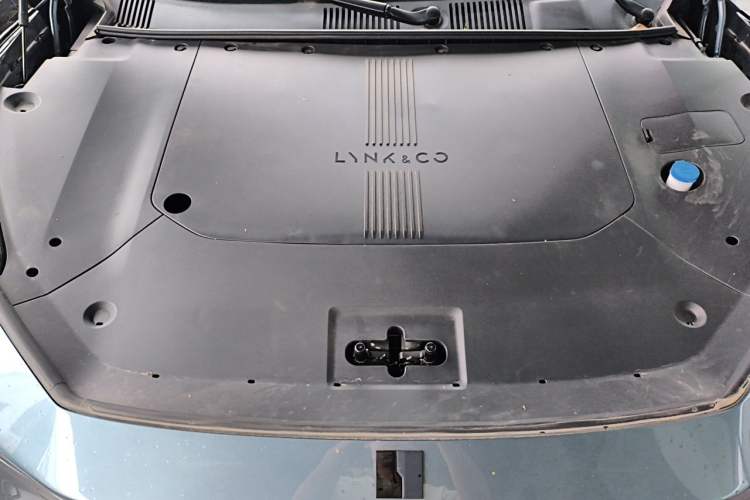 Used Lynk & Co Z10 2025 95 kWh 766 km Range Rear-Wheel Drive Max Engine Bay