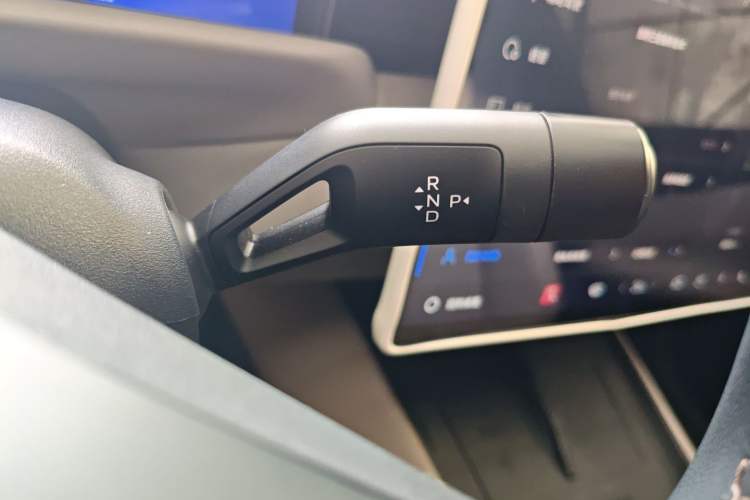 Used Lynk & Co Z10 2025 95 kWh 766 km Range Rear-Wheel Drive Max Gear Lever