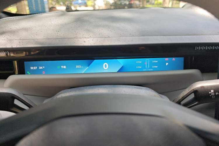Used Lynk & Co Z10 2025 95 kWh 766 km Range Rear-Wheel Drive Max Instrument Cluster