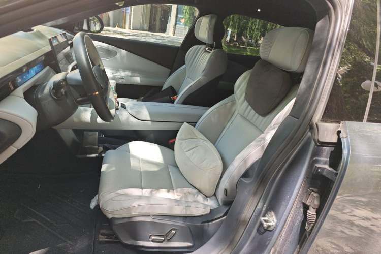 Used Lynk & Co Z10 2025 95 kWh 766 km Range Rear-Wheel Drive Max Left Front Seat