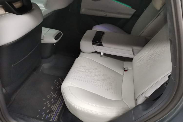 Used Lynk & Co Z10 2025 95 kWh 702 km All-Wheel Drive Intelligent Driving Ultra Left Rear Seat