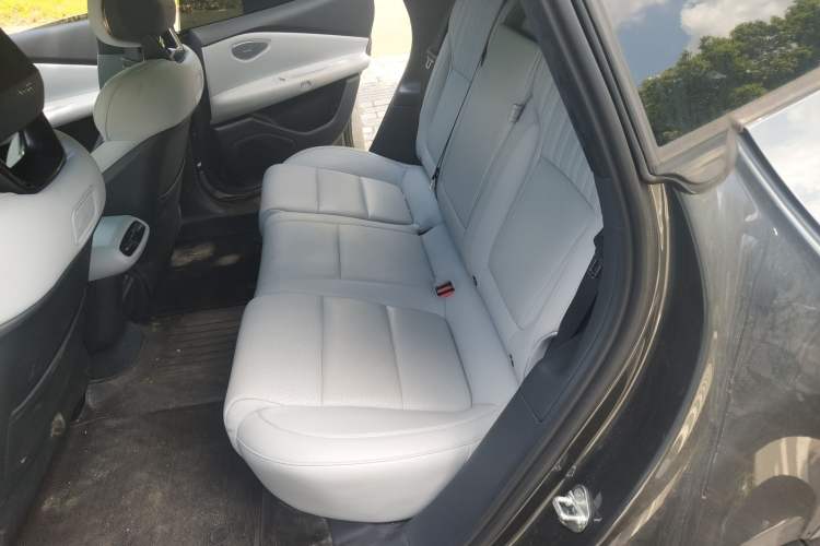 Used Lynk & Co Z10 2025 95 kWh 766 km Range Rear-Wheel Drive Max Left Rear Seat