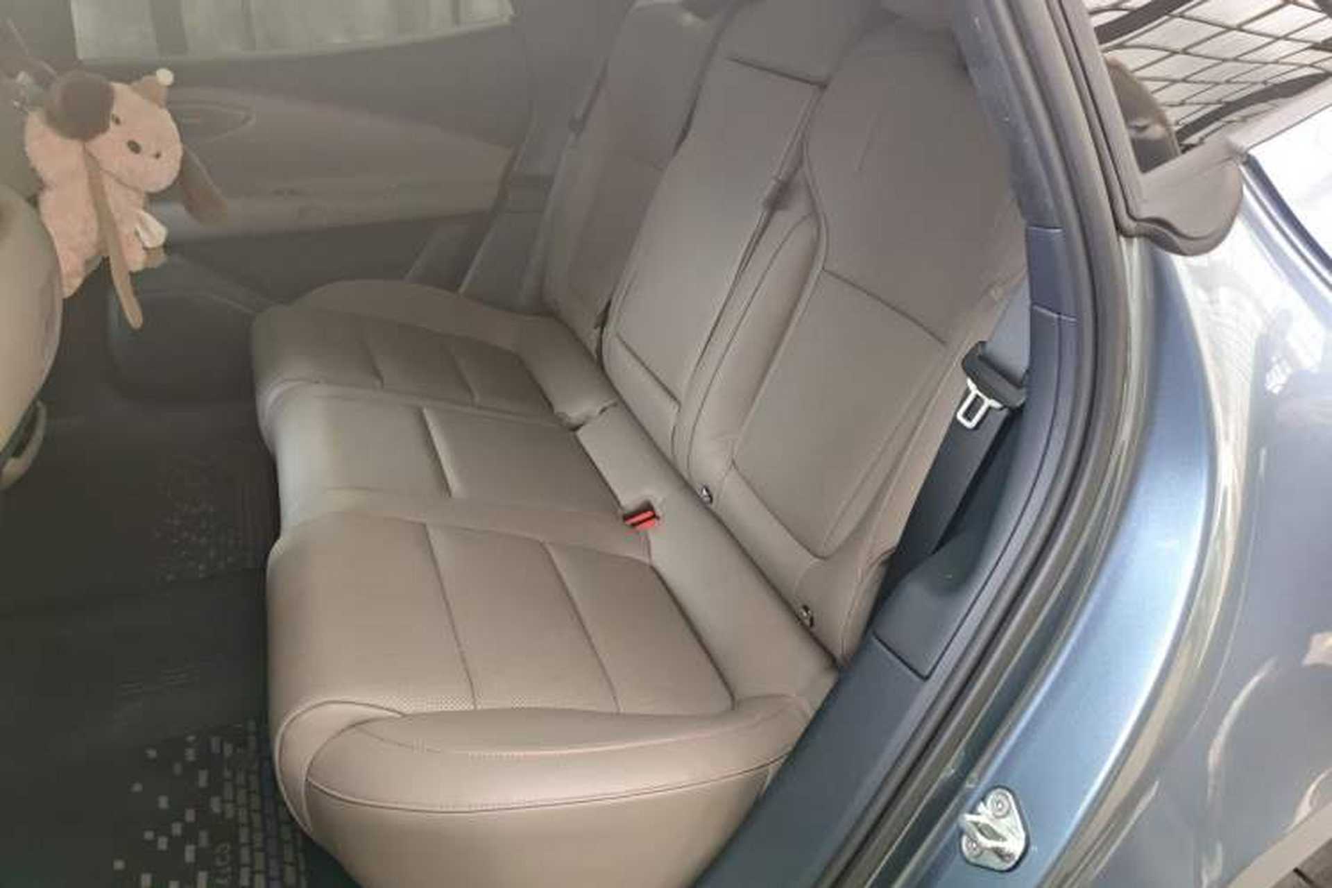 Used Lynk & Co Z10 2025 95 kWh 766 km Range Rear-Wheel Drive Max Left Rear Seat