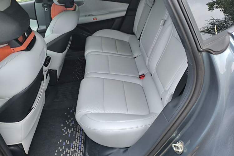 Used Lynk & Co Z10 2025 95 kWh 766 km Range Rear-Wheel Drive Max Left Rear Seat