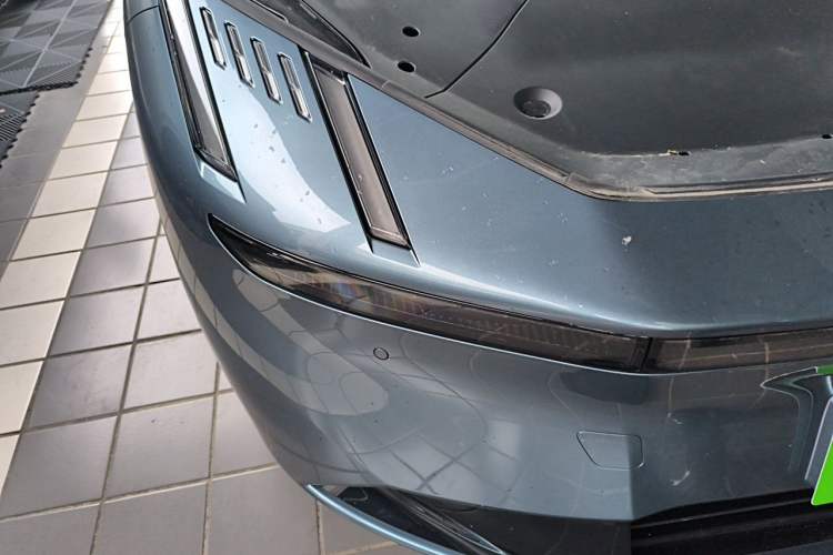 Used Lynk & Co Z10 2025 95 kWh 766 km Range Rear-Wheel Drive Max Right Front Headlight