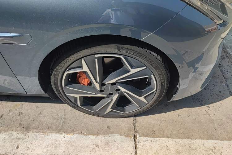 Used Lynk & Co Z10 2025 95 kWh 702 km All-Wheel Drive Intelligent Driving Ultra Right Front Wheel Hub