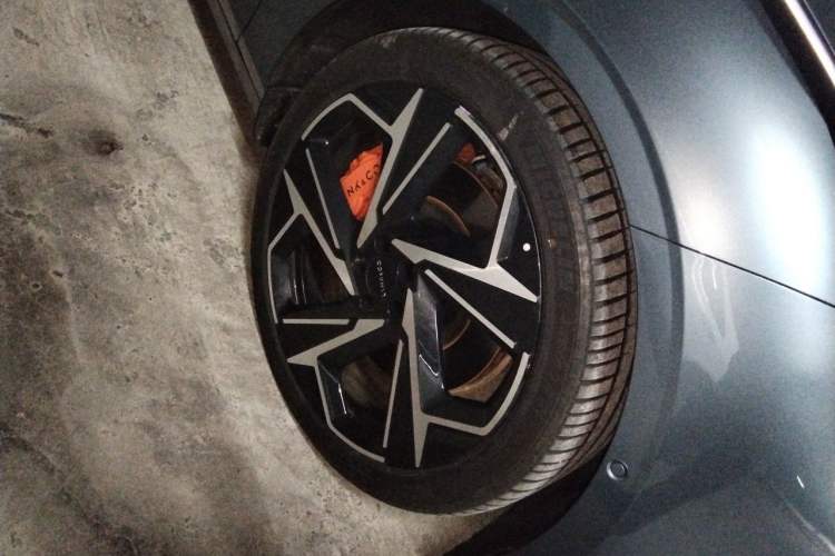 Used Lynk & Co Z10 2025 95 kWh 702 km All-Wheel Drive Intelligent Driving Ultra Right Front Wheel Hub