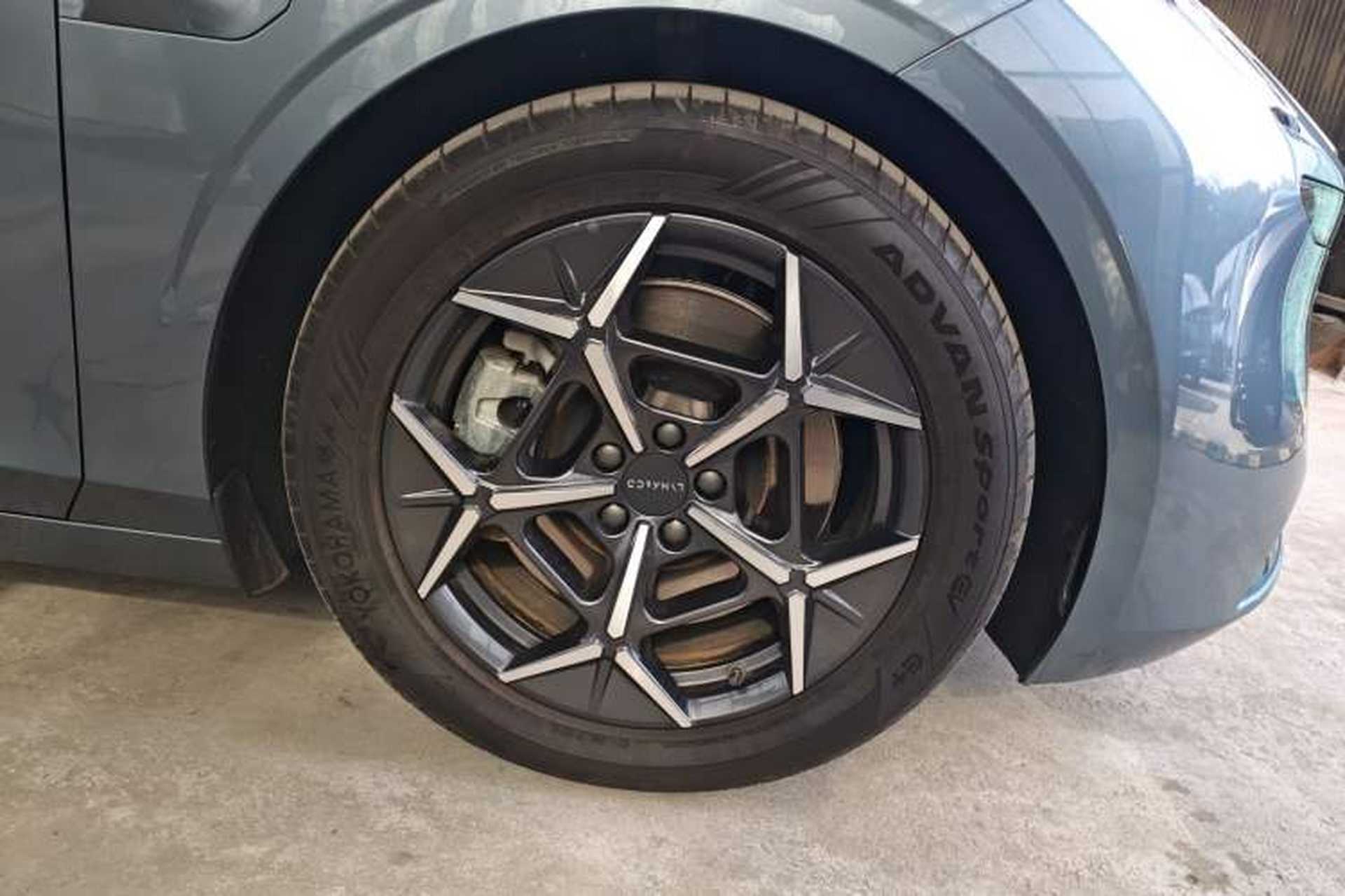 Used Lynk & Co Z10 2025 95 kWh 766 km Range Rear-Wheel Drive Max Right Front Wheel Hub