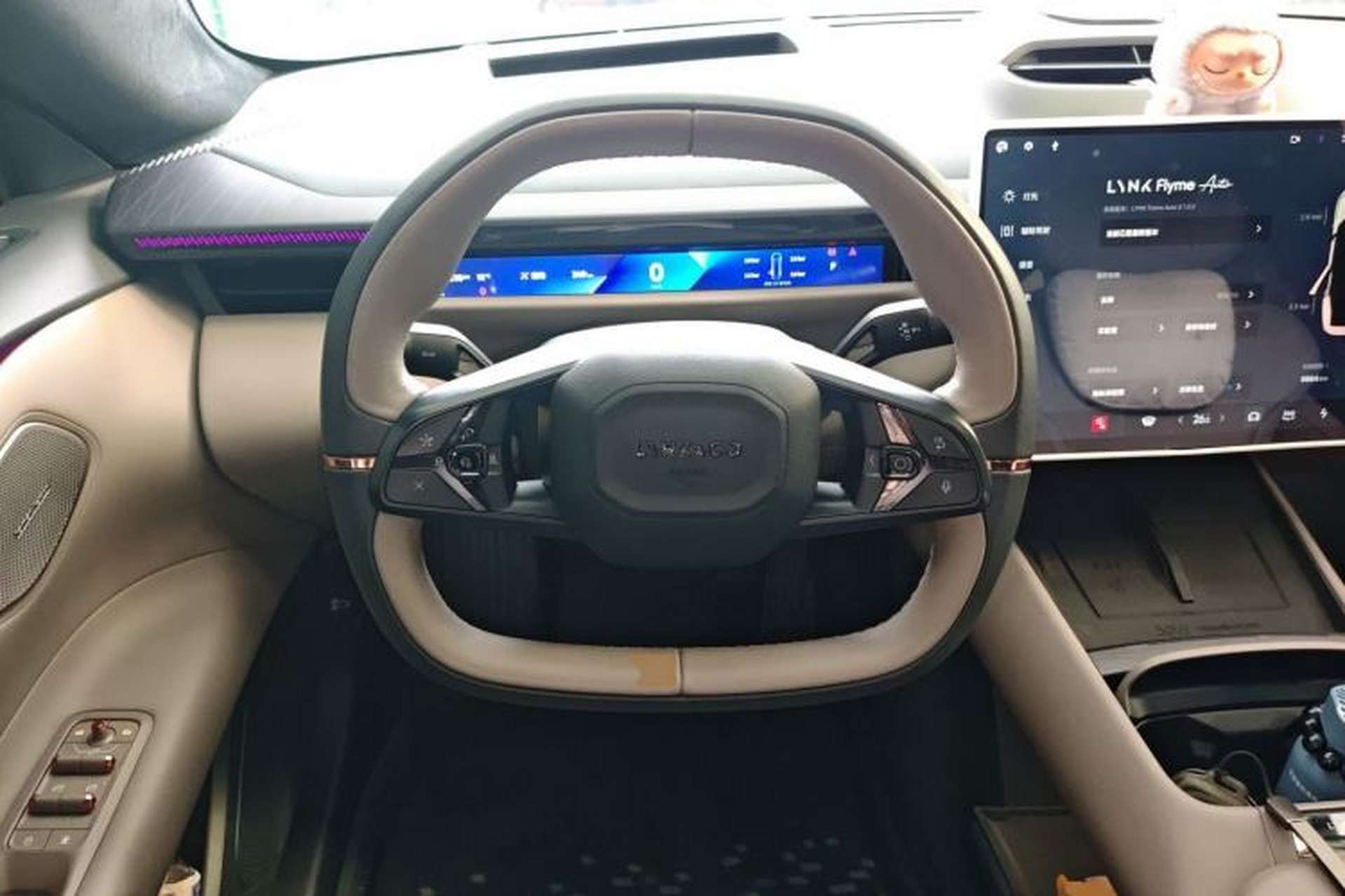 Used Lynk & Co Z10 2025 95 kWh 766 km Range Rear-Wheel Drive Max Steering Wheel
