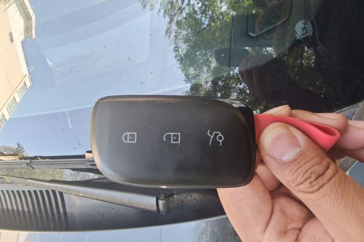 Used Lynk & Co Z10 2025 95 kWh 766 km Range Rear-Wheel Drive Max Vehicle Key