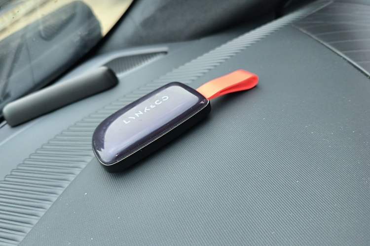 Used Lynk & Co Z10 2025 95 kWh 766 km Range Rear-Wheel Drive Max Vehicle Key