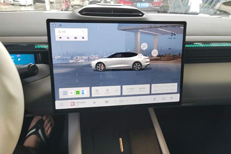 Used Lynk & Co Z10 2025 95 kWh 702 km All-Wheel Drive Intelligent Driving Ultra Audio And AC Panel