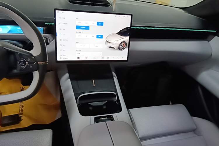 Used Lynk & Co Z10 2025 95 kWh 702 km All-Wheel Drive Intelligent Driving Ultra Audio And AC Panel