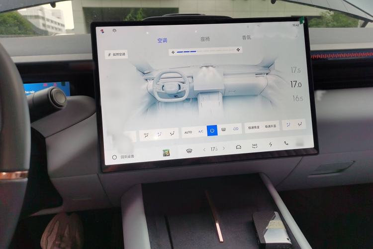 Used Lynk & Co Z10 2025 95 kWh 702 km All-Wheel Drive Intelligent Driving Ultra Audio And AC Panel