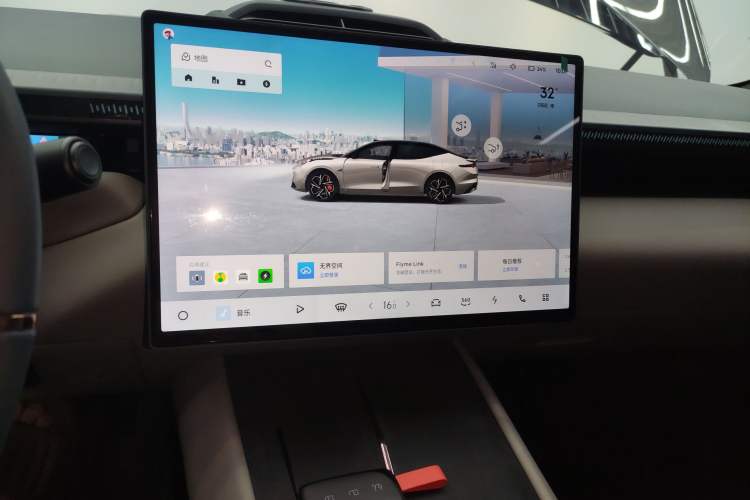 Used Lynk & Co Z10 2025 95 kWh 702 km All-Wheel Drive Intelligent Driving Ultra Audio And AC Panel