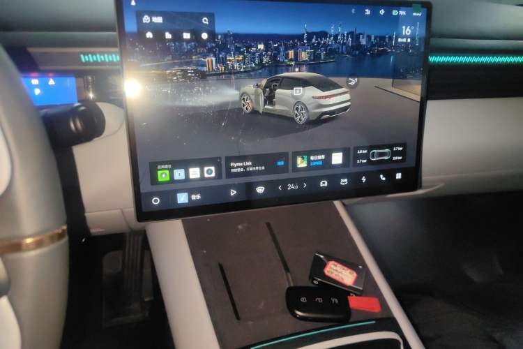 Used Lynk & Co Z10 2025 95 kWh 806 km Range Rear-Wheel Drive Advanced Driver-Assistance System Max Audio And AC Panel