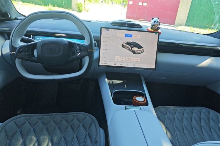 Used Lynk & Co Z10 2025 95 kWh 806 km Range Rear-Wheel Drive Advanced Driver-Assistance System Max Center Console