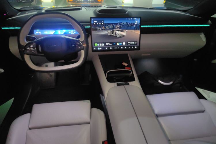 Used Lynk & Co Z10 2025 95 kWh 806 km Range Rear-Wheel Drive Advanced Driver-Assistance System Max Center Console
