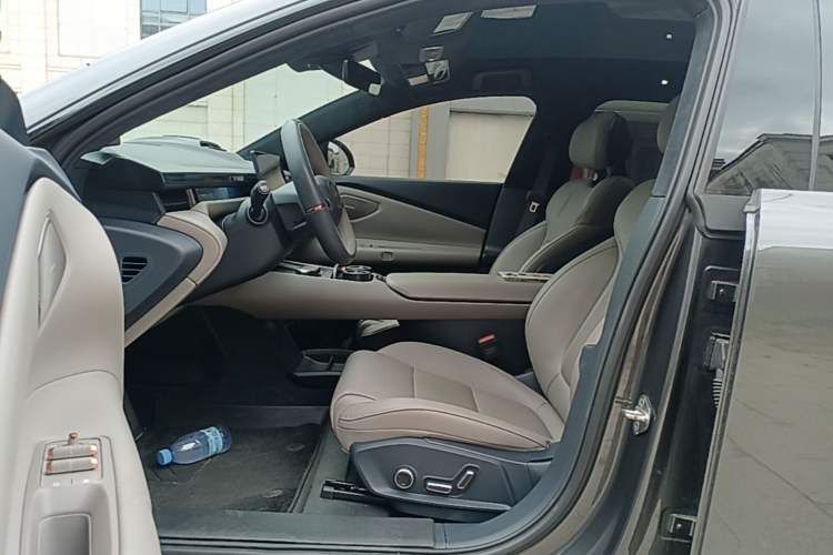 Used Lynk & Co Z10 2025 95 kWh 806 km Range Rear-Wheel Drive Advanced Driver-Assistance System Max Driver Seat