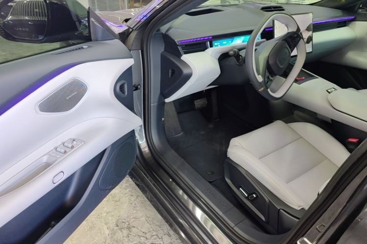 Used Lynk & Co Z10 2025 95 kWh 766 km Range Rear-Wheel Drive Max Driver Seat